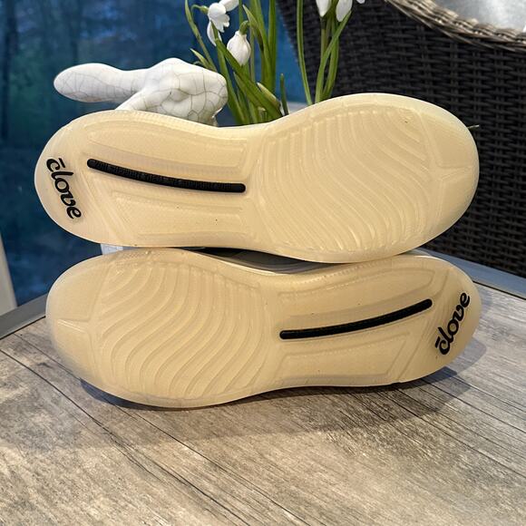 Clove Comfort Sneaker Nursing Sage Green Limited Edition Women W9.5/M8 Men NWOB - Picture 8 of 9